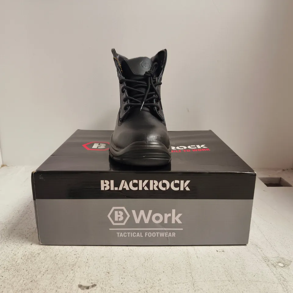 BOXED PAIR OF BLACKROCK MARSHAL HIKER BOOTS IN BLACK SIZE UK 9