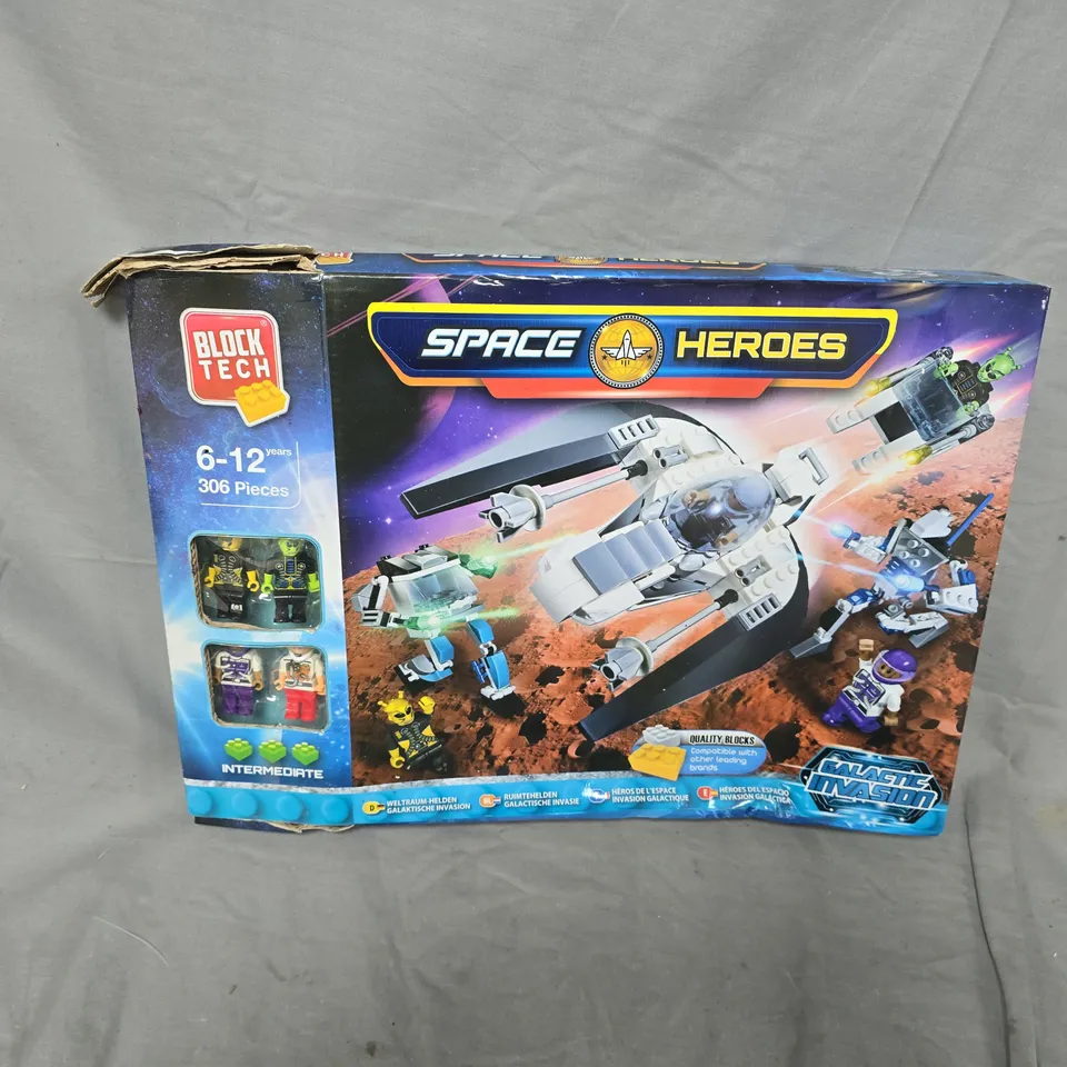 BOXED BLOCK TECH SPACE HEROES SET