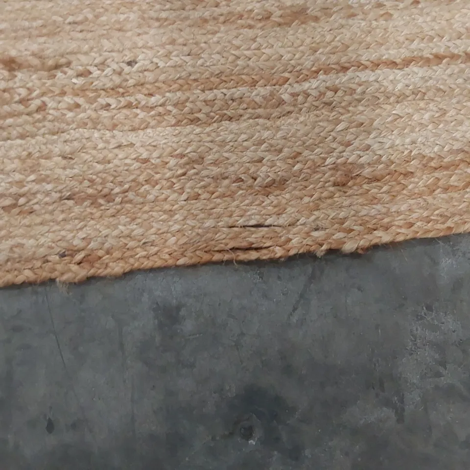 QUALITY DESIGNER AREA RUG - APPROXIMATELY 210 x 205cm