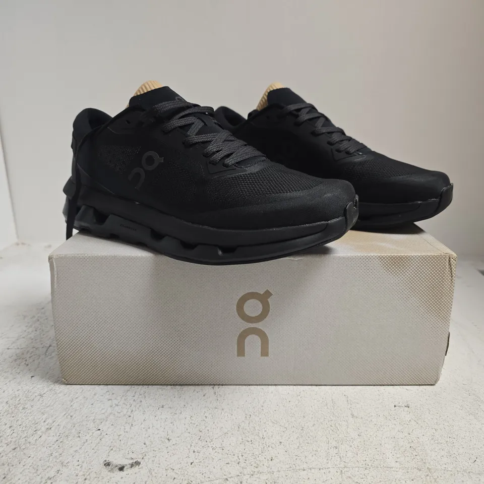 BOXED PAIR OF ON CLOUDZONE TRAINERS IN BLACK SIZE UK 8