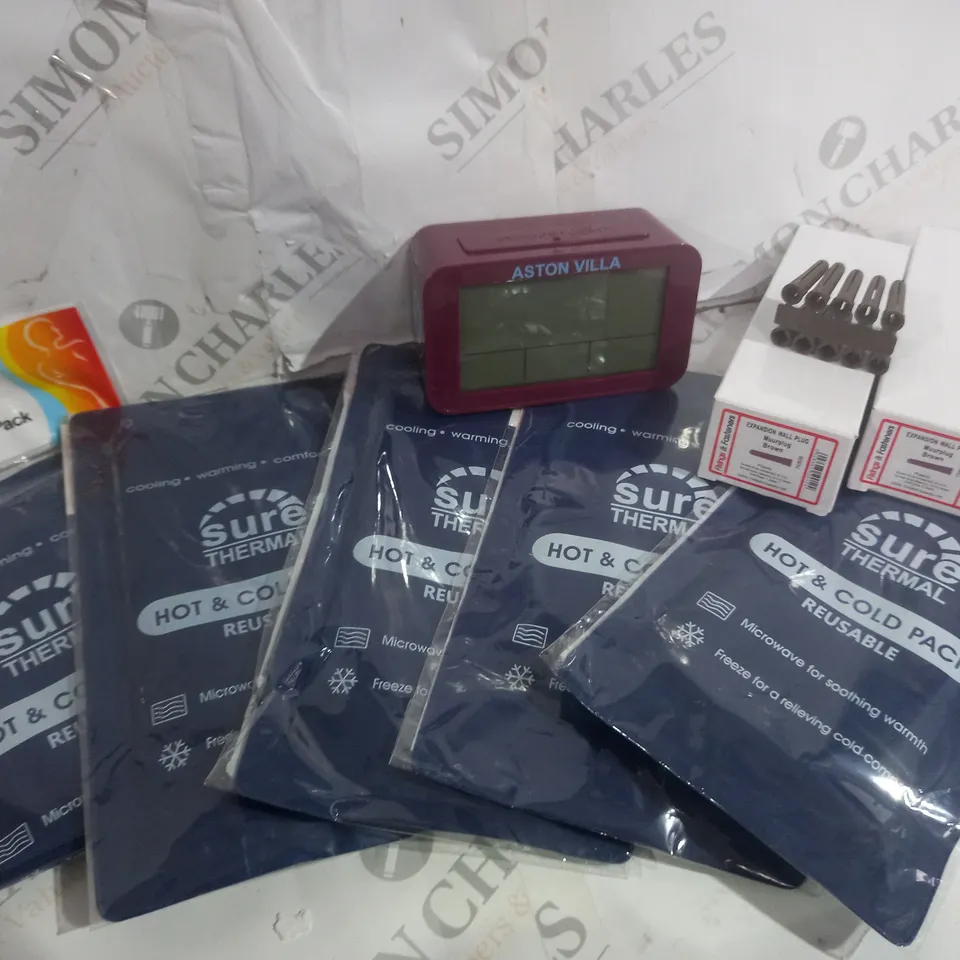 APPROXIMATELY 20 ASSORTED HO,ME ITEMS INCLUDING 10 BOXES OF BROWN EXPANSION WALL PLUG, ASTON VILLA ALARN CLOCK, REUSABLE HOT AND COLD PACK
