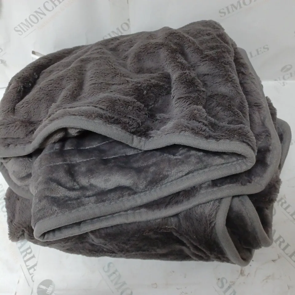 COZEE HOME VELVETSOFT HEATED THROW IN CHARCOAL 