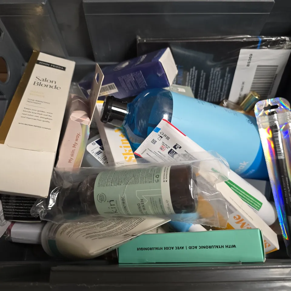 APPROXIMATELY 15 ASSORTED HEALTH & BEAUTY PRODUCTS TO INCLUDE P.LOUISE, AVEENO AND JOHN FRIEDA 