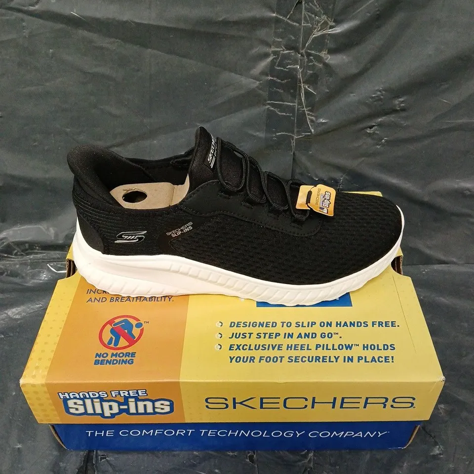 BOXED PAIR OF SKECHERS BOBS SPORT SLIP IN TRAINERS IN BLACK - 4