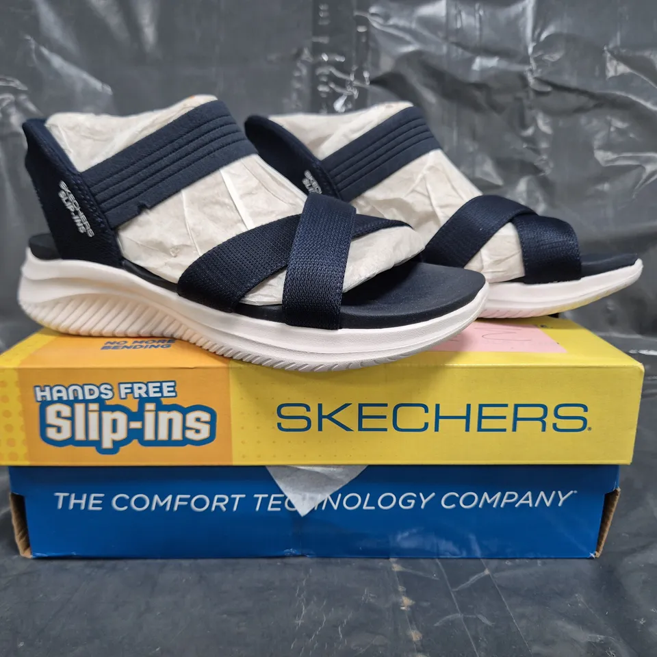 BOXED PAIR OF SKECHERS ULTRA FLEX OPEN TOE SANDALS IN NAVY SIZE 4