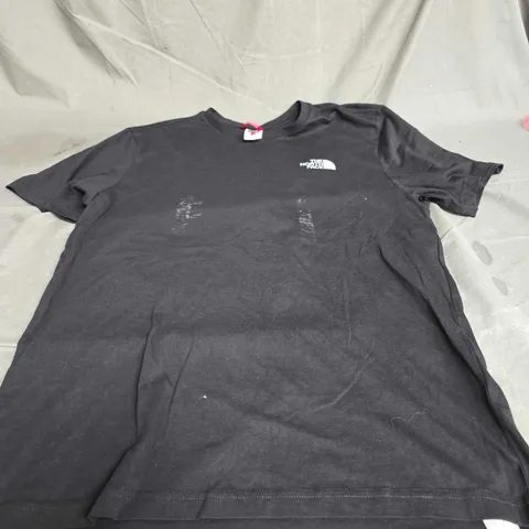 THE NORTH FACE TSHIRT IN BLACK SIZE M