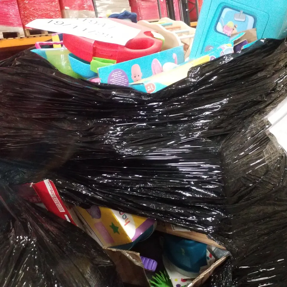 PALLET CONTAINING ASSORTED CHILDRENS TOYS