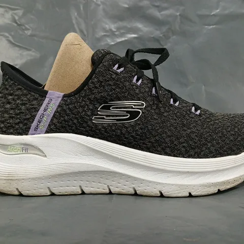 BOXED PAIR OF SKECHERS SLIP-INS IN GREY/PURPLE SIZE 5.5