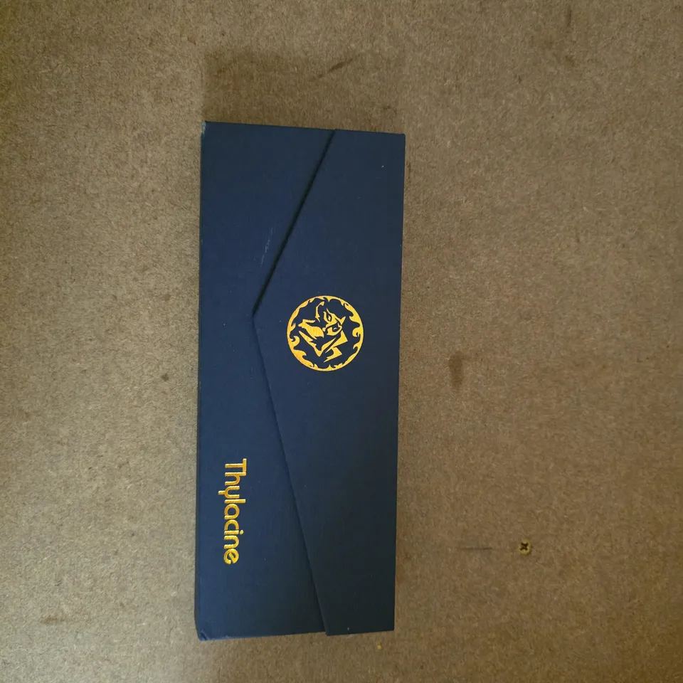 MANICURE SET WITH SCISSORS IN BLUE BOX