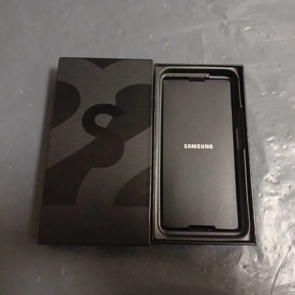 BOXED SAMSUNG GALAXY S22 128GB MOBILE PHONE IN BLACK - SM-S901U1