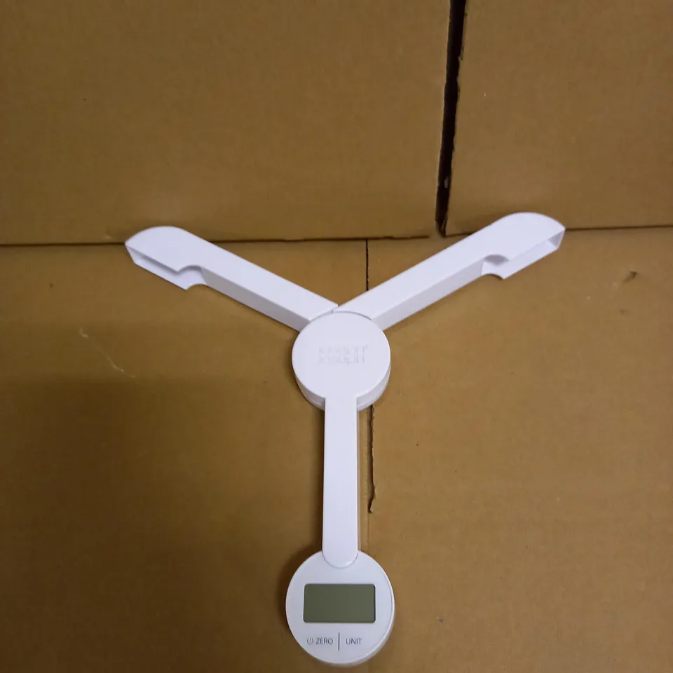 JOSEPH JOSEPH TRI SCALE 