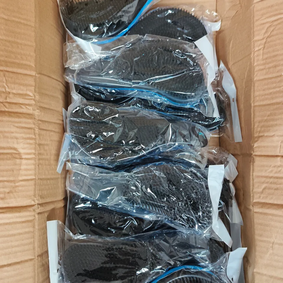 APPROXIMATELY 10 PLASTIC HAIRBRUSHES IN BLUE/BLACK