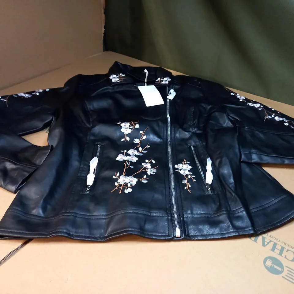 DESIGNER BLACK/FLORAL DETAILED FAUX LEATHER JACKET