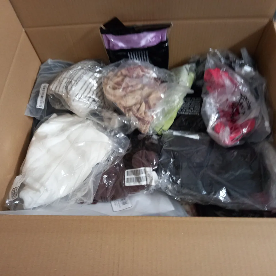 LARGE QUANTITY OF ASSORTED BAGGED CLOTHING ITEMS 