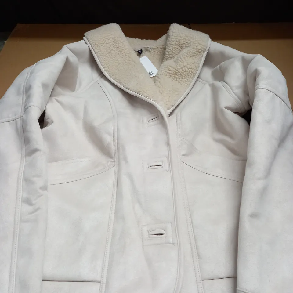 DIVIDED H&M WHITE FLUFFY JACKET - SIZE M