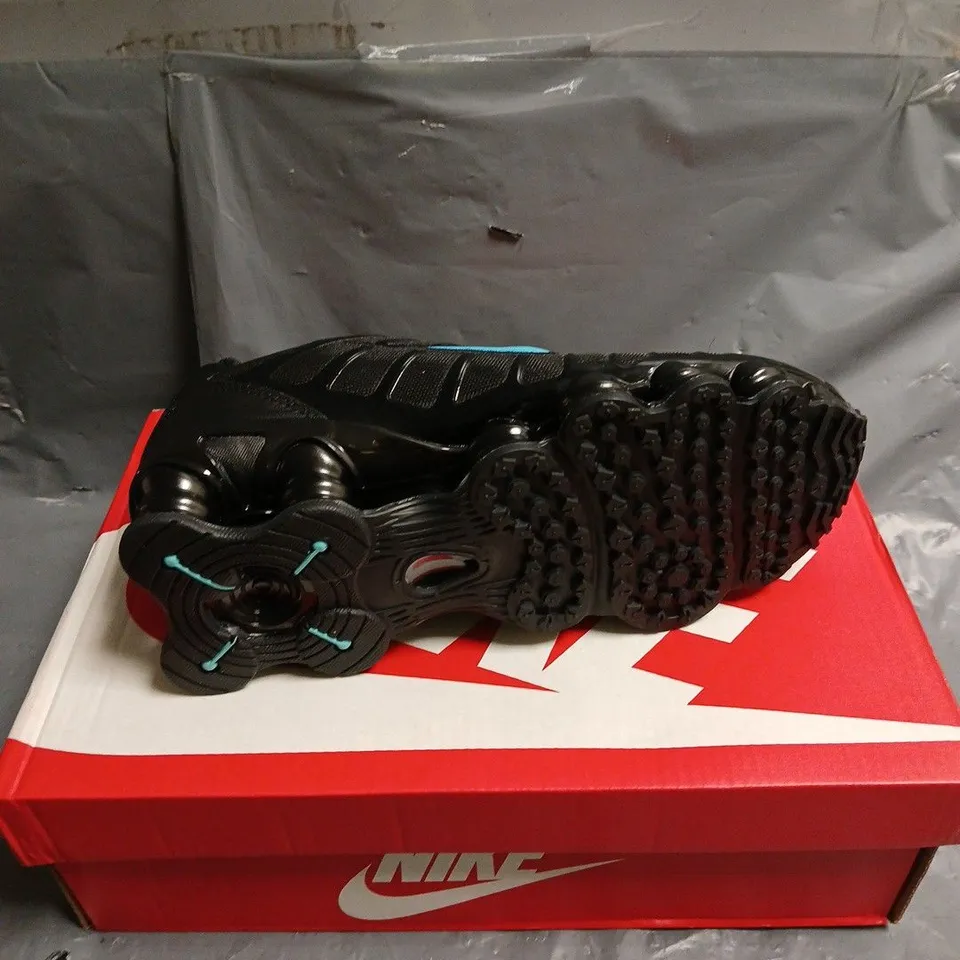 BOXED PAIR OF NIKE SHOX TL TRAINERS - 6