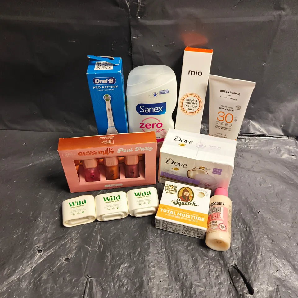 APPROXIMATEY 20 ASSORTED HEALTH AND BEAUTY PRODUCTS TO INCLUDE - WILD DEODORANT REFILLS - DOVE SOAP BARS - SANEX SHOWER GEL - ETC