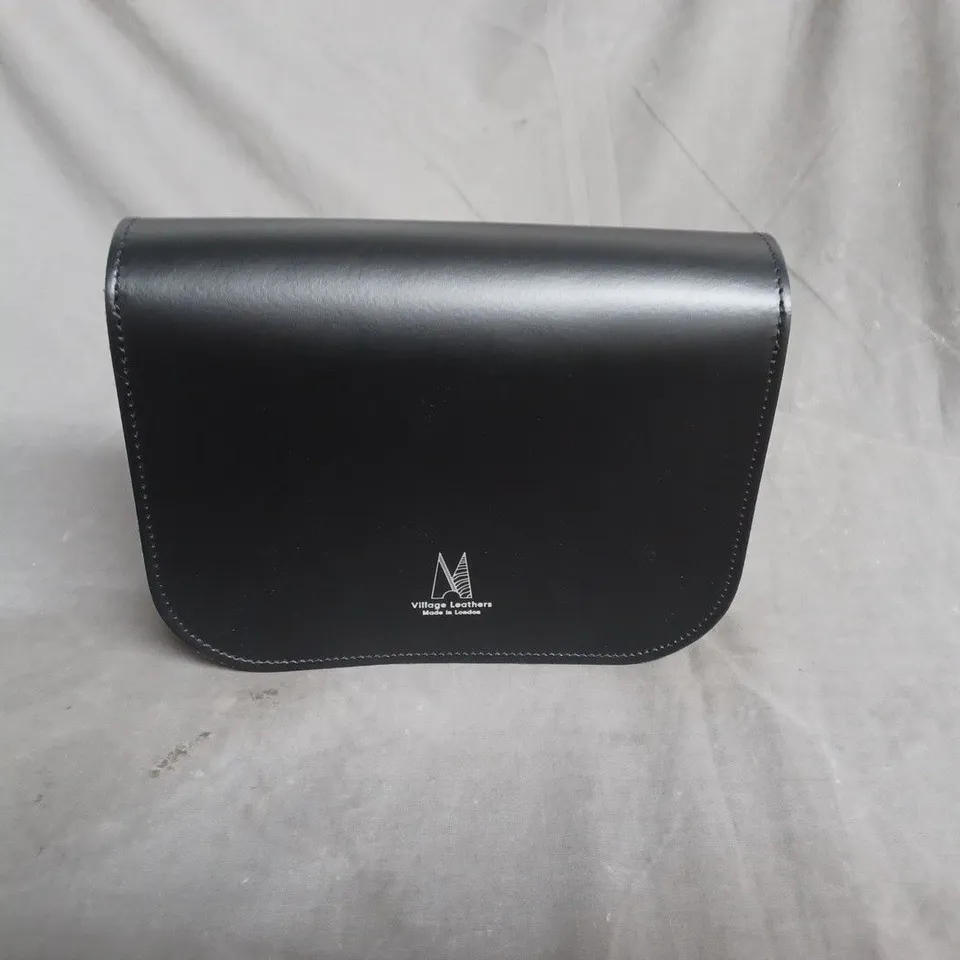 VILLAGE LEATHERS BLACK LEATHER WALLET / CARD HOLDER WITH TURN LOCK – MADE IN ENGLAND