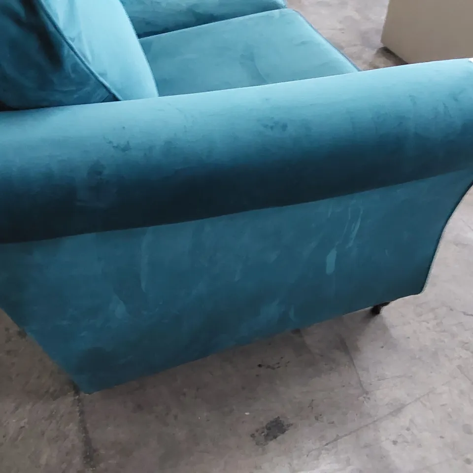 DESIGNER 2 PIECE SOFA WITH WOODEN FEET IN TEAL 