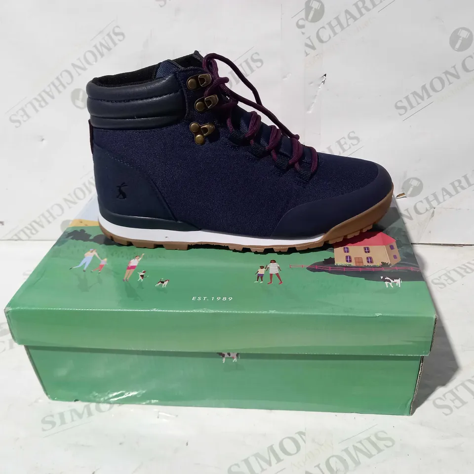 BOXED PAIR OF JOULES CHEDWORTH SHOES IN NAVY UK SIZE 6