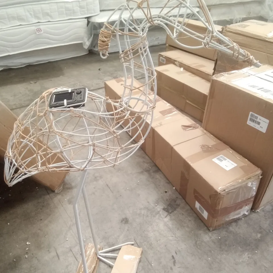 BOXED WIRE LED HERON FIGURE