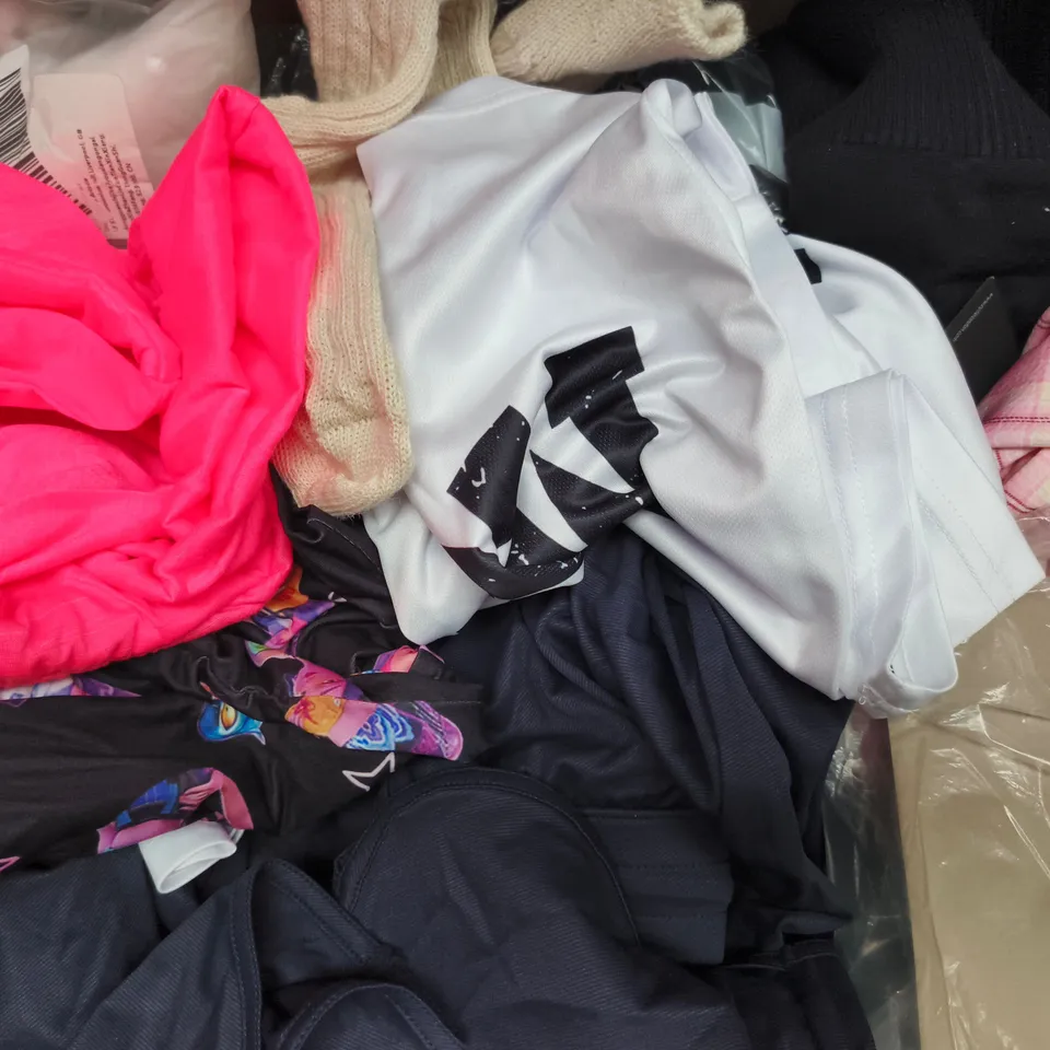 APPROXIMATELY 20 ASSORTED CLOTHING AND FASHION PRODUCTS IN VARIOUS STYLES AND SIZES - COLLECTION ONLY