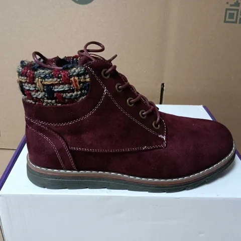 BOXED PAIR OF LOTUS SHOES SYCAMORE BORDO BOOTS – UK 4