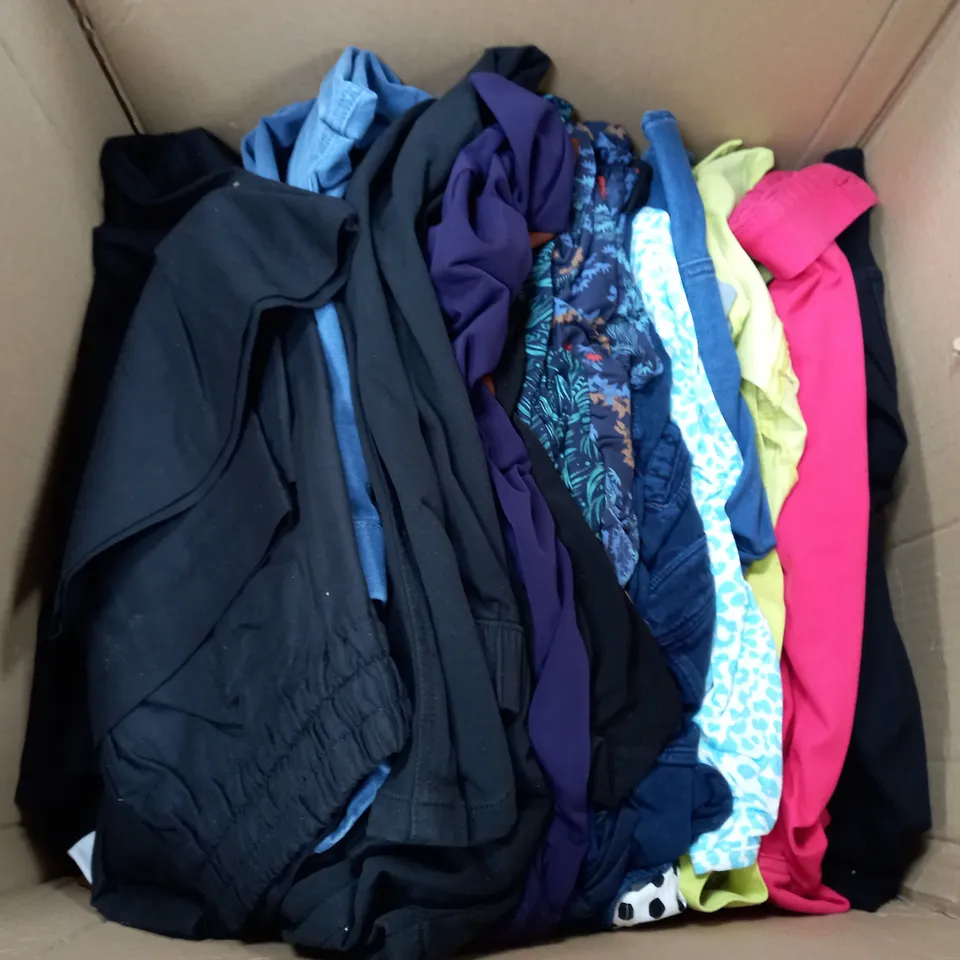 BOX OF APPROX 30 ASSORTED CLOTHING ITEMS TO INCLUDE - K&CO - MONSOON - DREAM JEANNES ECT