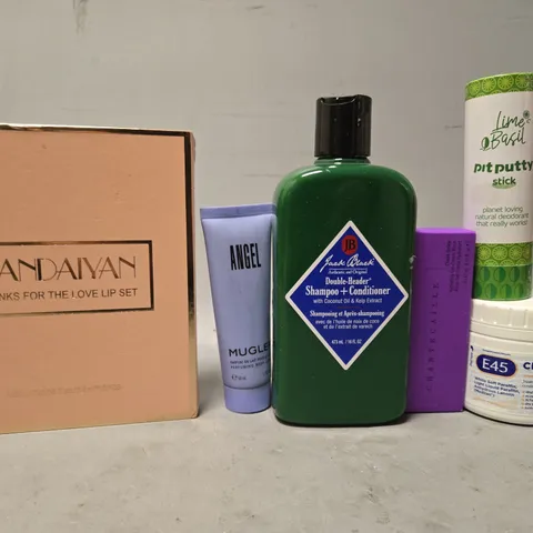 APPROXIMATELY 10 ASSORTED HEALTH & BEAUTY ITEMS TO INCLUDE - PUTPUTTY STICK , E45 CREAM , ANGEL MUGLER BODY LOTION ETC