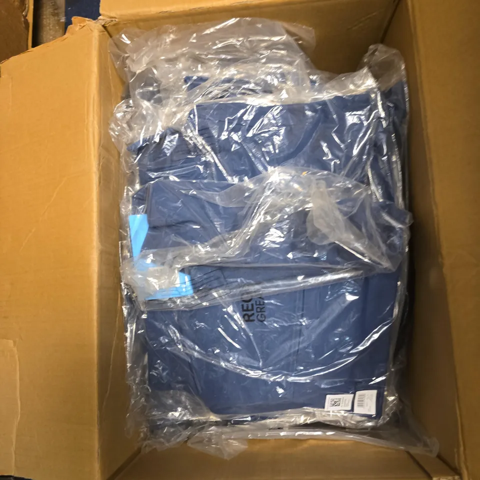 BOX OF APPROXIMATELY 20 ASSORTED BRAND NEW REGATTA ITEMS TO INCLUDE: DARE2B FLEECE AND REGATTA JACKET