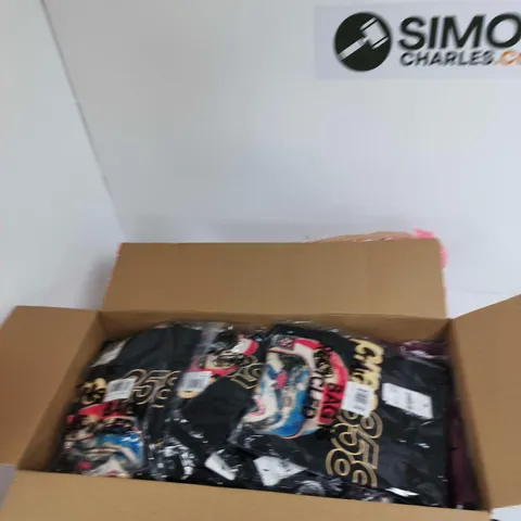 BOX OF APPROXIMATELY 15 ASSORTED CLOTHING ITEMS TO INCLUDE: BOX FIT GRAPHIC T SHIRT XS