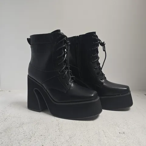 BOXED PAIR OF SEDAI PLATFORM BLOCK HEEL ANKLE BOOTS IN BLACK SIZE 6