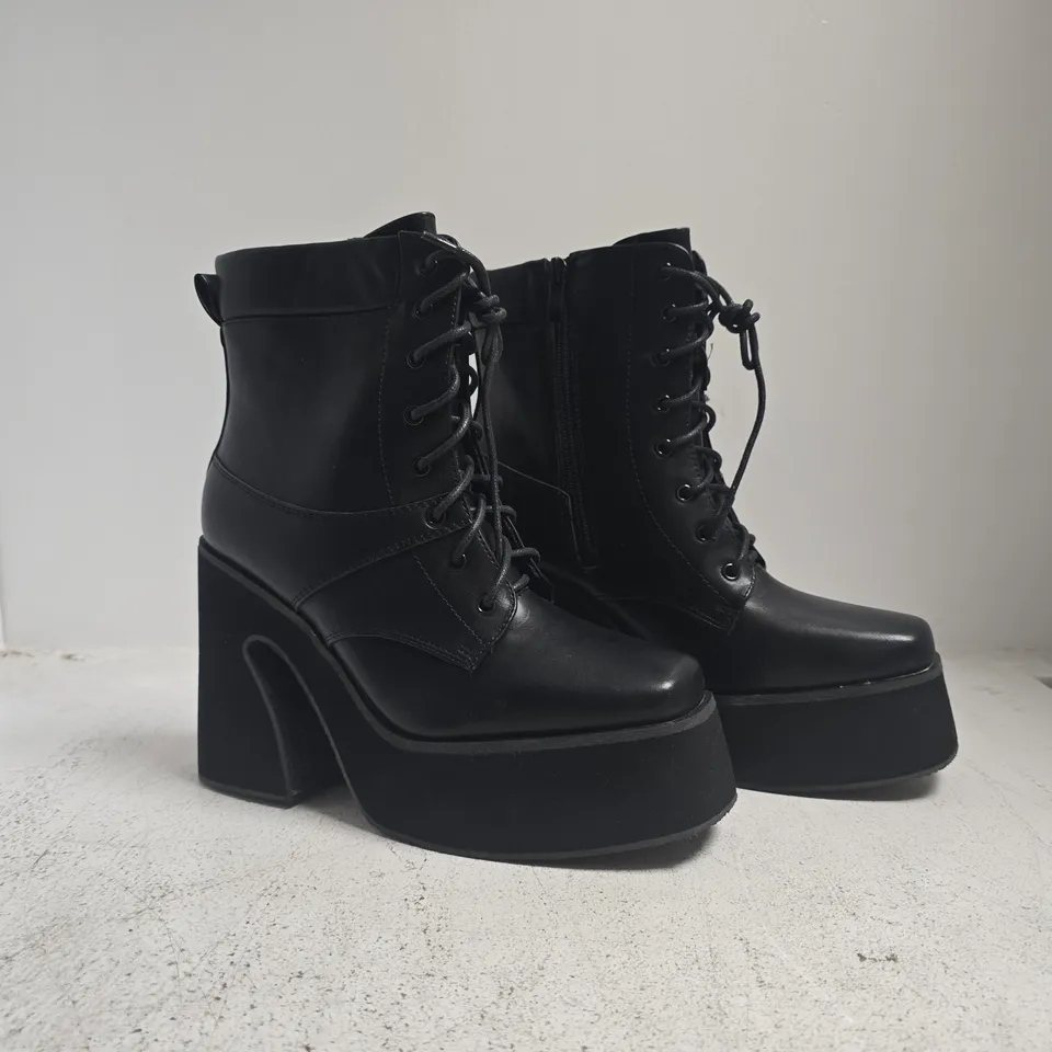BOXED PAIR OF SEDAI PLATFORM BLOCK HEEL ANKLE BOOTS IN BLACK SIZE 6