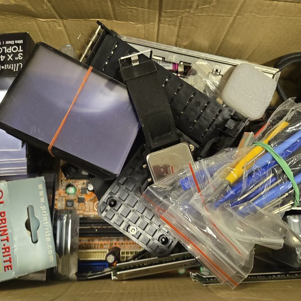 BOX OF APPROXIMATELY 9 ASSORTED ITEMS TO INCLUDE - AIRPODS CASE , MOBILE PHONE CASE , BROKEN MOBILE PHONE SCREENS MODELS UNSPECIFIED ETC