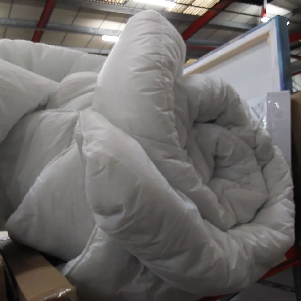 DUVET // SIZE UNSPECIFIED 