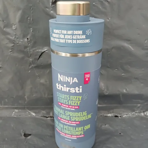 NINJA THIRSTI DRINKS CONTAINER IN BLUE - 530ML	