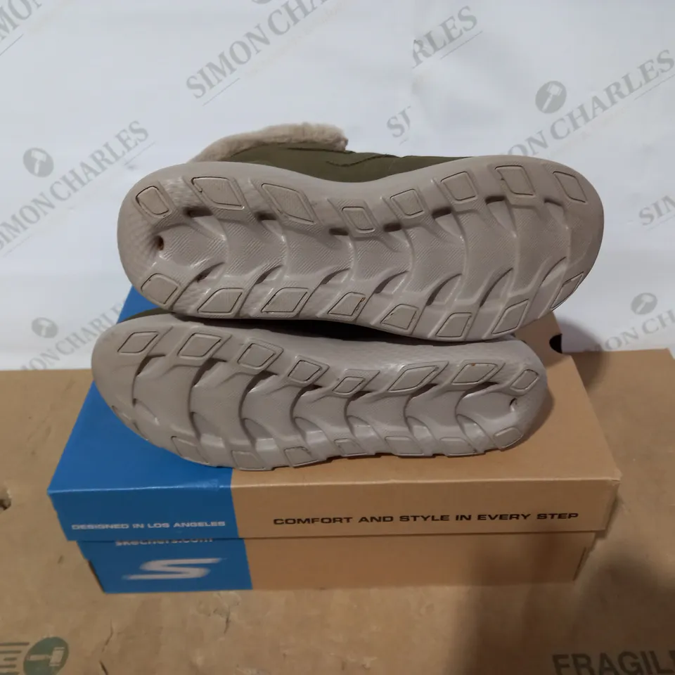 BOXED PAIR OF SKECHERS BOOTS - SIZE 6
