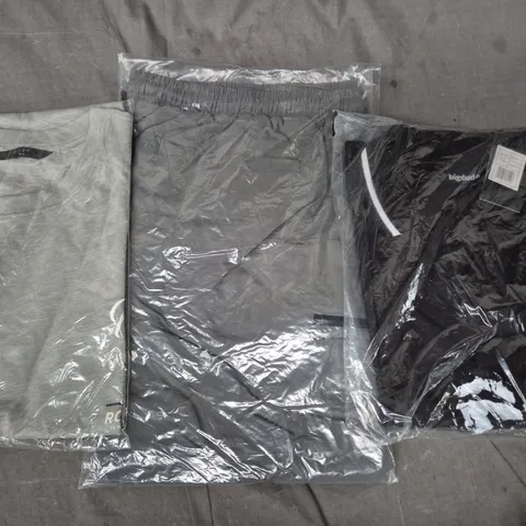 APPROXIMATELY 25 ASSORTED CLOTHING AND FASHION PRODUCTS IN VARIOUS STYLES AND SIZES - COLLECTION ONLY