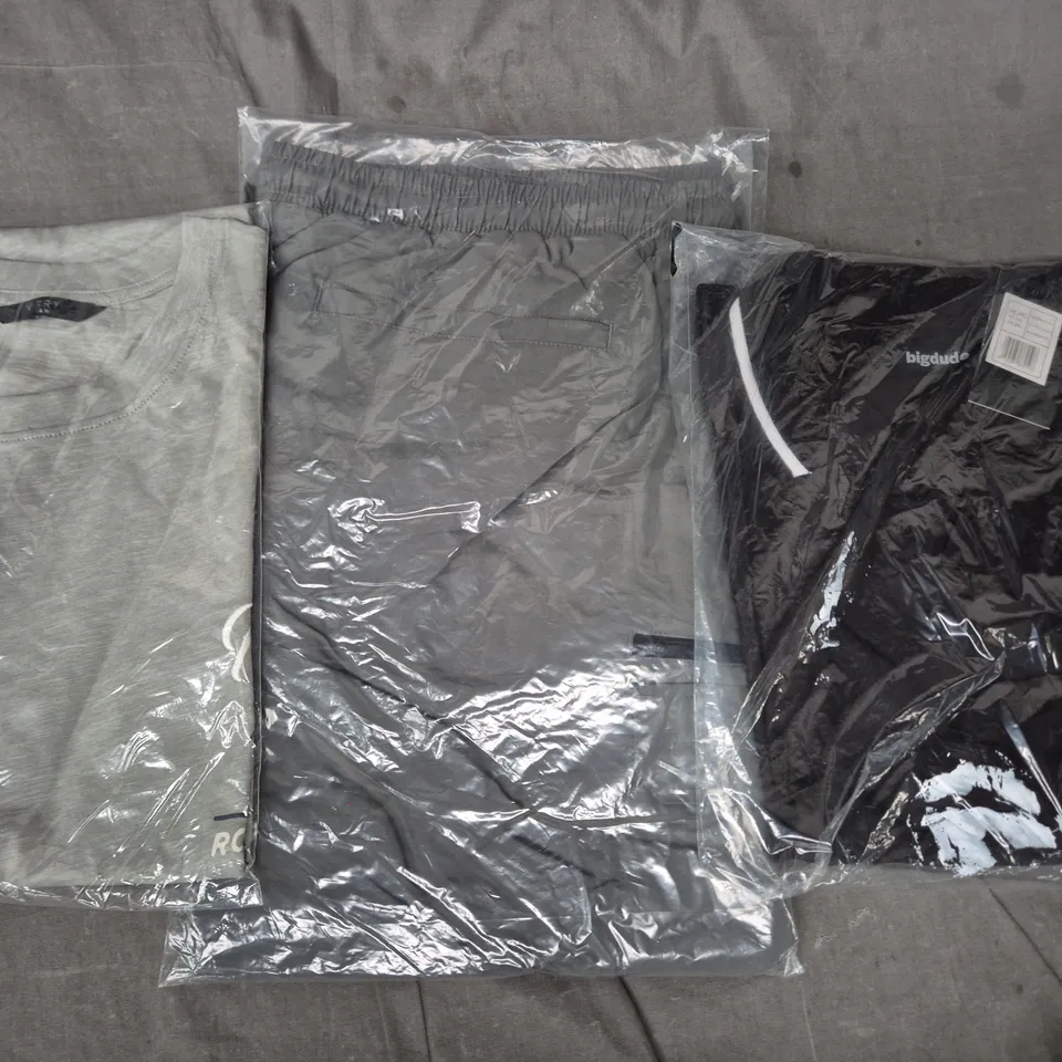 APPROXIMATELY 25 ASSORTED CLOTHING AND FASHION PRODUCTS IN VARIOUS STYLES AND SIZES - COLLECTION ONLY