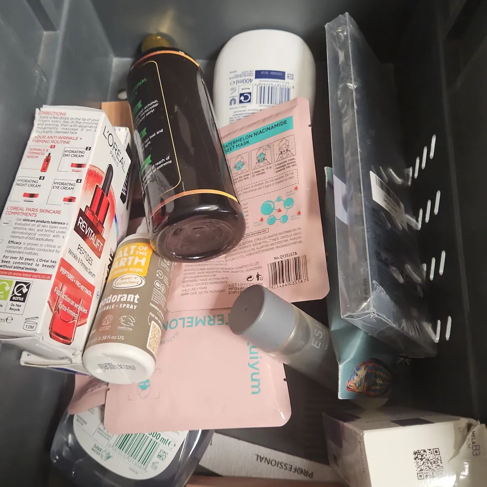 APPROXIMATEY 20 ASSORTED HEALTH AND BEAUTY PRODUCTS TO INCLUDE - AUSSIE SHAMPOO - L'OREAL ELVIVE GLYCOLIC GLOSS CONDITIONER - RADOX SHOWER GEL - ETC