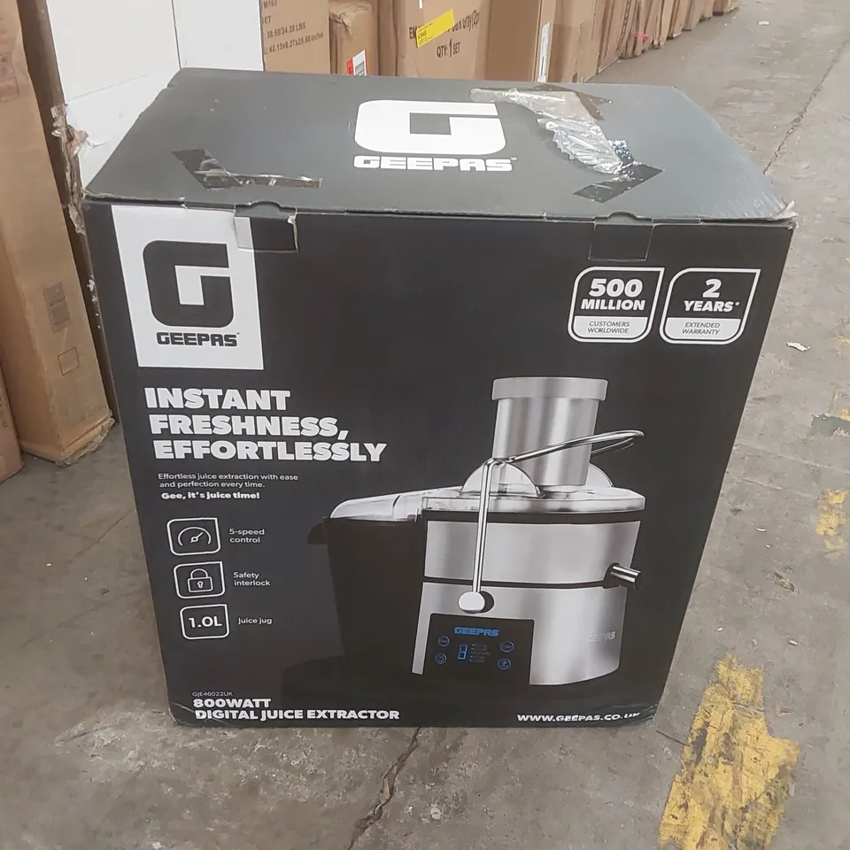 BOXED GEEPAS 800W DIGITAL JUICE EXTRACTOR 