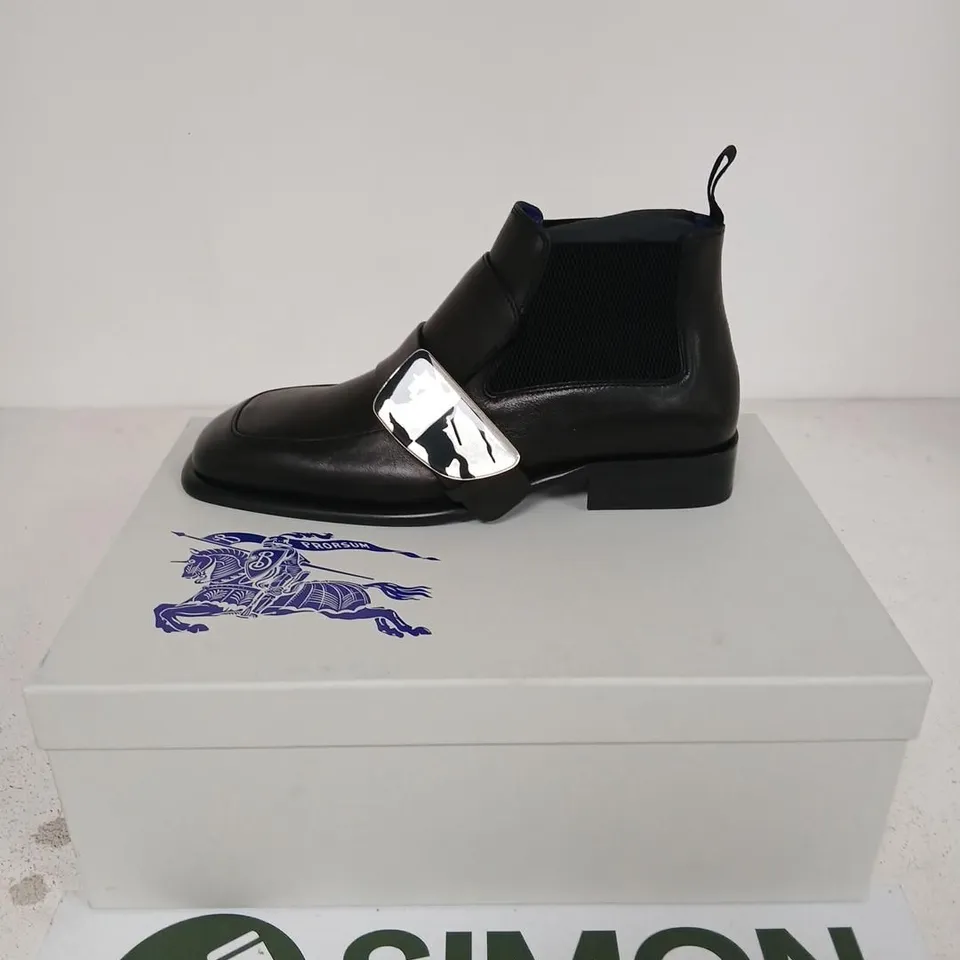 BURBERRY LEATHER BOOT – BLACK, UK 8.5 (EU 42.5), LEATHER SOLE