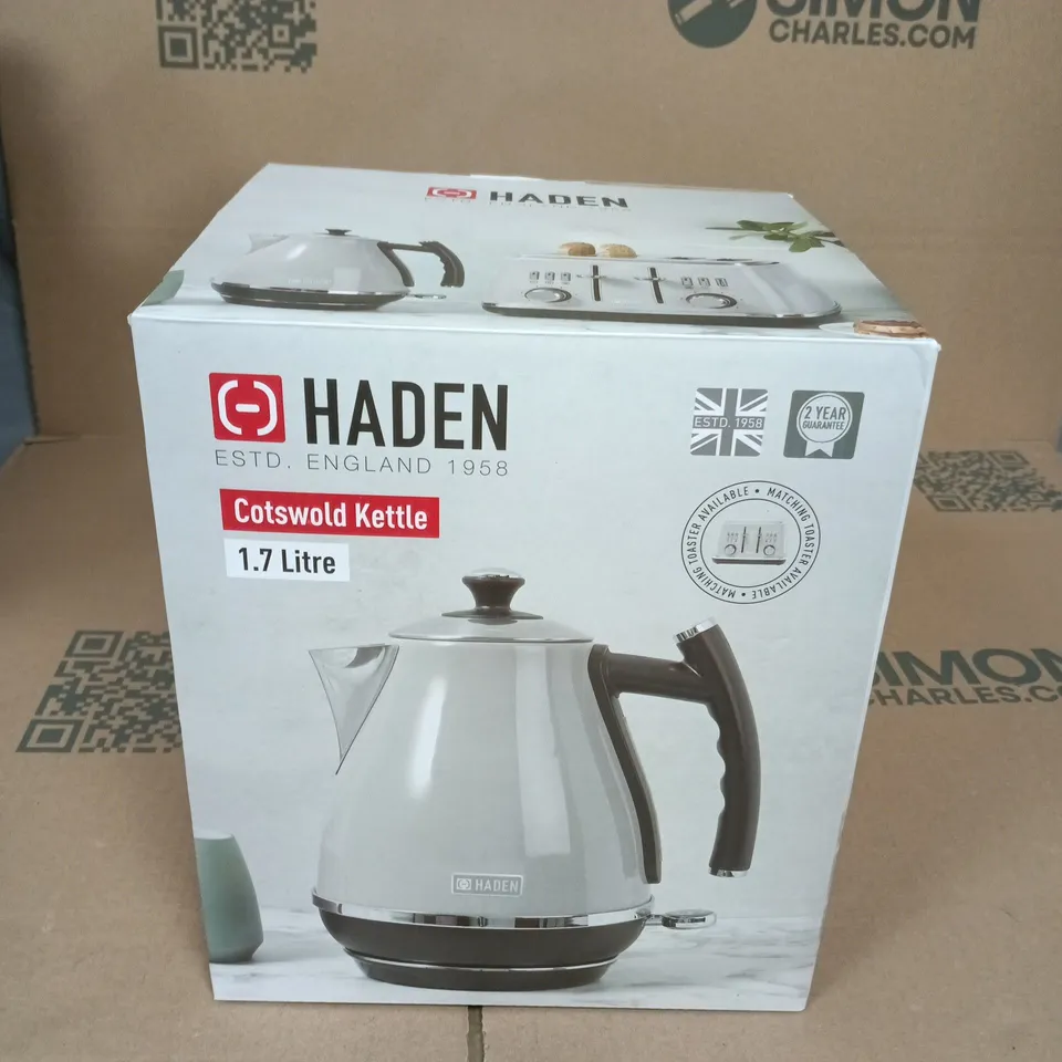 HADEN COTSWOLD KETTLE 1.7 LITRE, PALE GREY WITH BLACK HANDLE