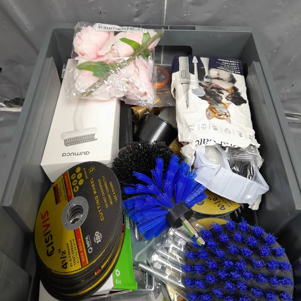 APPROXIMATELY 10 ASSORTED HOUSEHOLD ITEMS TOO INCLUDE , CUTTING WHEELS , PET TOOLS , ETC 