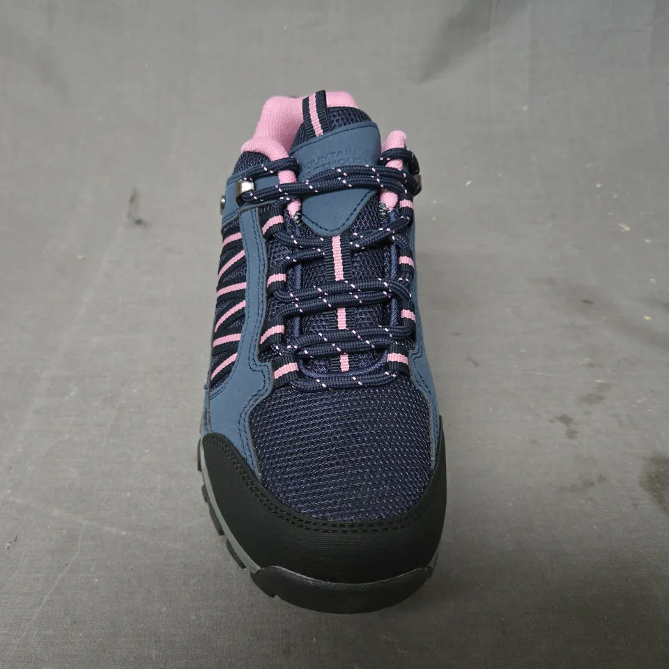 BOXED PAIR OF MOUNTAIN WAREHOUSE PATH WOMEN'S OUTDOOR WATERPROOF WALKING SHOES IN NAVY/BERRY UK SIZE 6