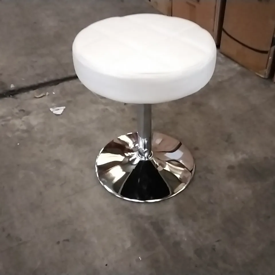 WHITE LEATHER PILLOWED STOOL