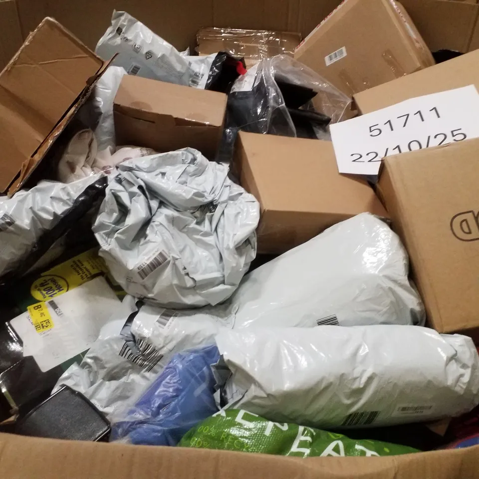 PALLET CONTAINING ASSORTED GARDEN HOSES & INFLATABLES