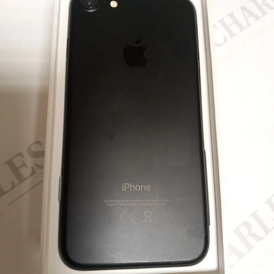 BOXED APPLE IPHONE 7 MOBILE PHONE