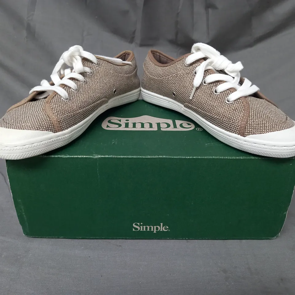 BOXED PAIR OF SIMPLE SATIRE CANVAS SNEAKERS IN BEIGE SIZE 4