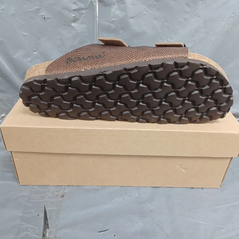 BOXED WOMENS BONOVA SANDALS SIZE 39